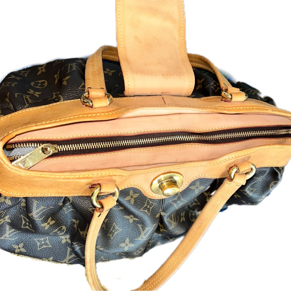 LOUIS VUITTON Boetie Shoulder Bag - Picture 6 of 13